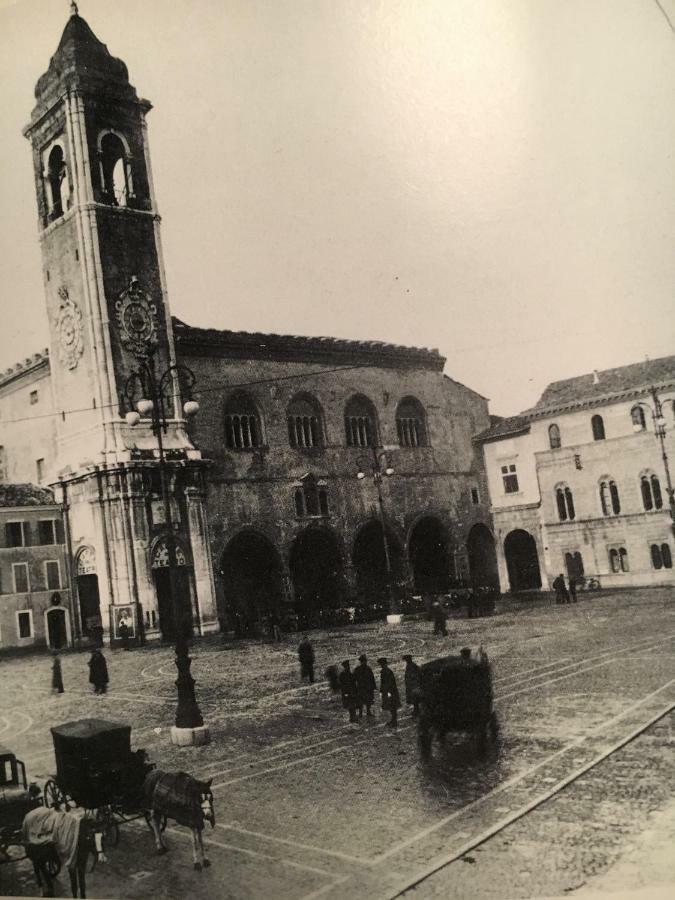 Апартаменты Res. Centro Storico Фано Экстерьер фото